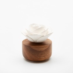 Diffuseur parfum & huiles essentielles en céramique. Fleur Gardénia du Laos en porcelaine blanche